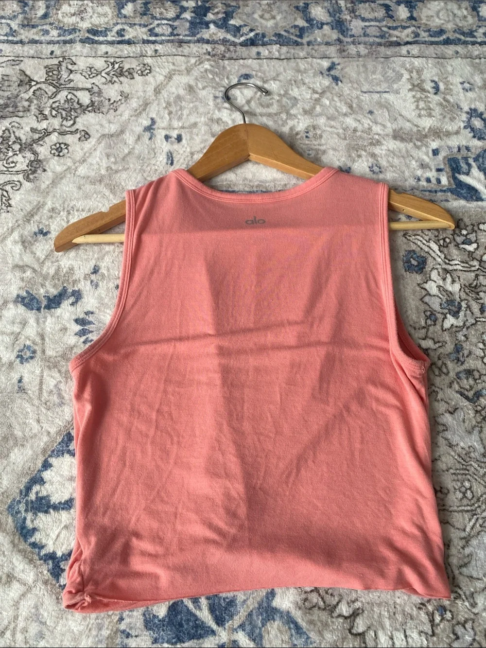 Alo Yoga Twist-Front Crop Top - Peachy Pink